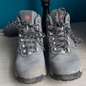 Columbia Women’s Gray and Black Outdoor Hiking Boots
